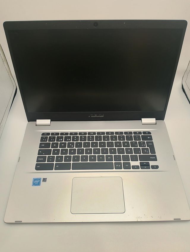 Chromebook ASUS C523N Intel Celeron N3350 2.40GHz 32GB 4GB RAM + Caricatore