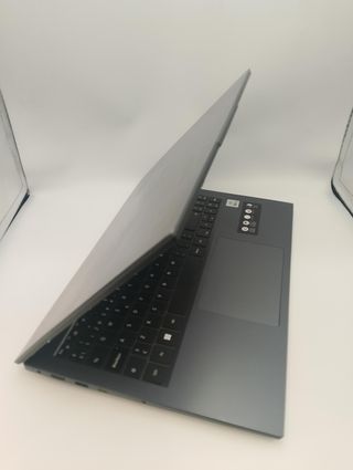 PORTATIL MEDION INTEL CORE I5 10GEN 1.60GHZ/250SSD/8RAM + CARGADOR "VISAGRAS SI EMBELLECEDOR"