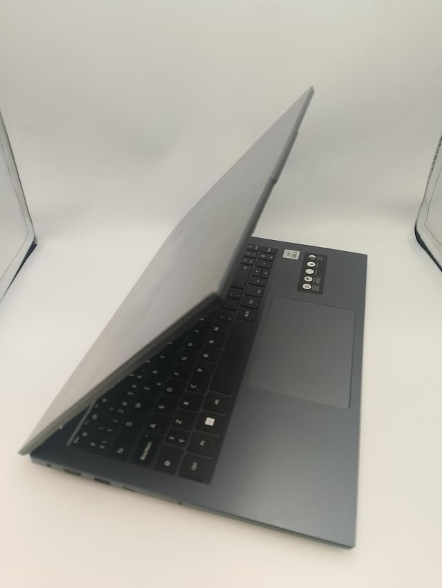 Portatile MEDION Intel Core i5 10Gen 1.60GHz/250SSD/8RAM + Caricatore