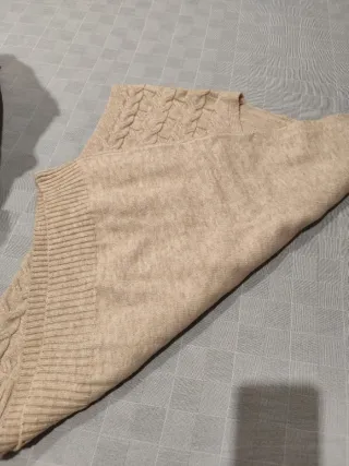 Chaleco de punto acrílico beige. Talla completa