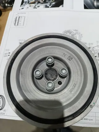 3 poleas cigueñal de una crafter del 2025