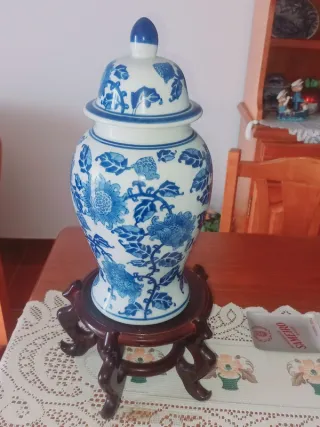 Jarro Decorativo Porcelana Azul e Branco