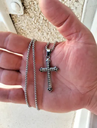 Cadena con colgante cruz pedrería