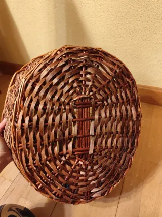 Cesta de mimbre con asa