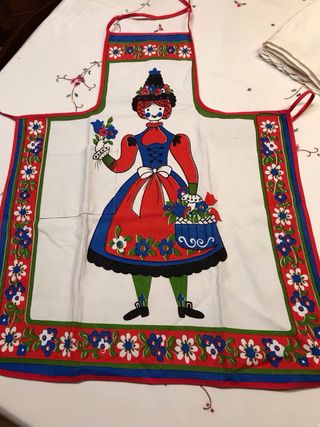 Grembiule cucina con fiori rossi e blu