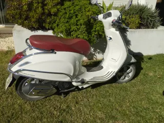 Vespa 125 Primavera Blanca