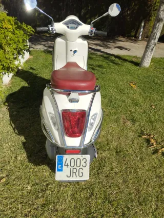 Vespa 125 Primavera Blanca