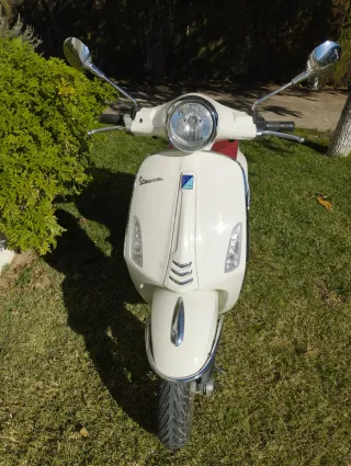 Vespa 125 Primavera Blanca