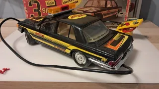 Coche de policía Rico Mercedes 3 Sirenas