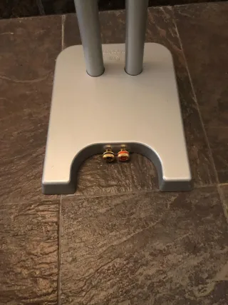 Altavoces Monitor Radius 90 con soportes