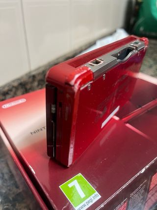 Nintendo 3DS Rosso Metallizzato + Caricatore + 2 giochi
