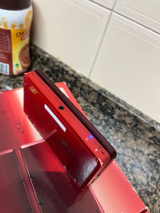 Nintendo 3DS Rosso Metallizzato + Caricatore + 2 giochi