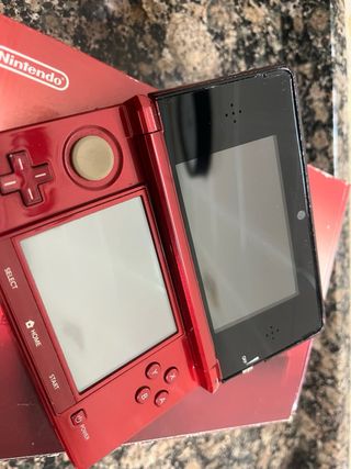 Nintendo 3DS Rosso Metallizzato + Caricatore + 2 giochi