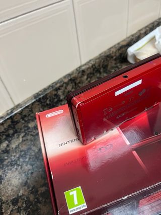 Nintendo 3DS Rosso Metallizzato + Caricatore + 2 giochi