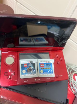 Nintendo 3DS Rosso Metallizzato + Caricatore + 2 giochi