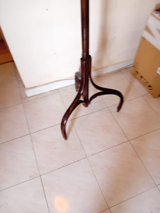 PERCHERO DE PIE DE MADERA 20 EUROS, CARTAGENA