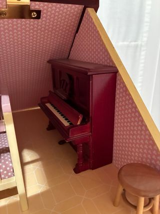 Casa de muñecas de madera estilo inglés