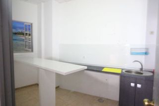 Se alquila local en Las Gabias