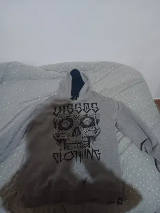 Sudadera con capucha y estampado de calavera