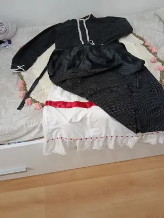 Traje de casera negro y blanco