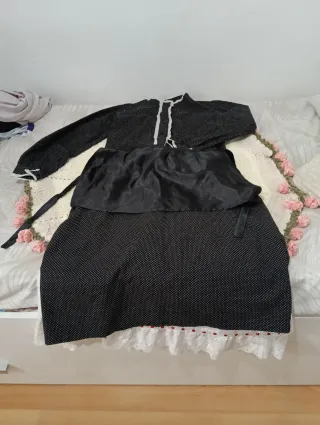 Traje de casera negro y blanco