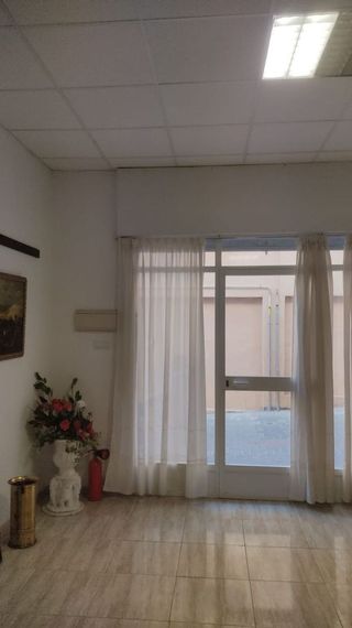 Se alquila local en Las Gabias