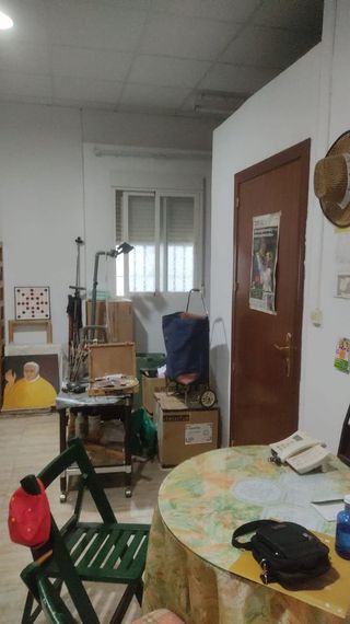 Se alquila local en Las Gabias