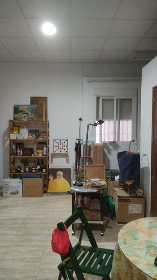 Se alquila local en Las Gabias