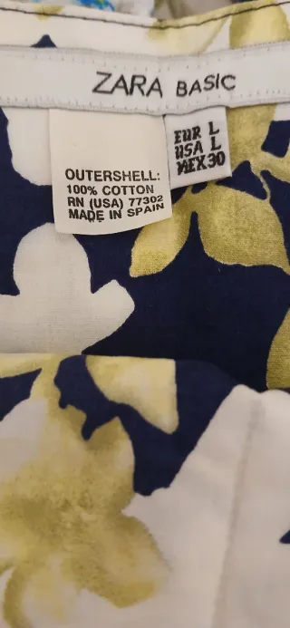 Falda Zara floral azul y blanca