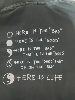 Sudadera con capucha gris