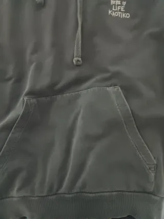 Sudadera con capucha gris