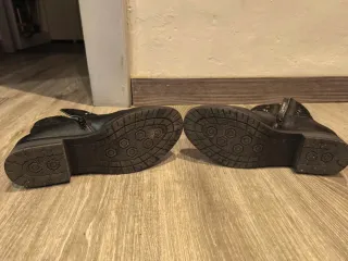 Botines negros con encaje