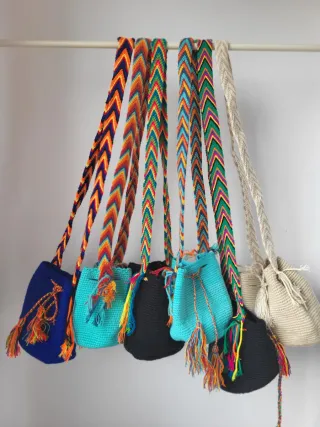Bolsos Wayuu artesanales hechos a mano.