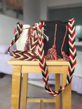 Bolsos Wayuu artesanales hechos a mano.