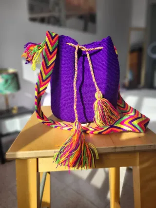 Bolsos Wayuu artesanales hechos a mano.