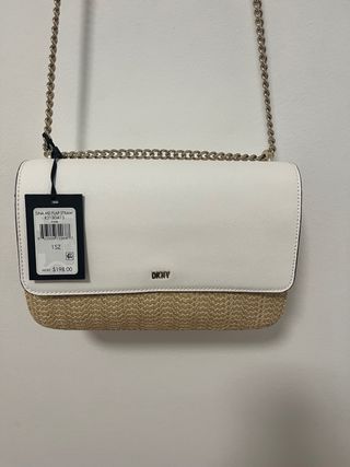 Bolso DKNY blanco y beige con cadena