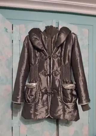 Abrigo acolchado de mujer plateado con cuello Soft