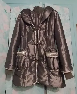 Abrigo acolchado de mujer plateado con cuello Soft