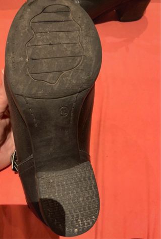 Botines negros con hebilla