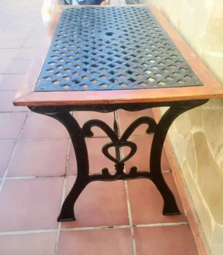 Conjunto de mesa y bancos exterior madera y metal