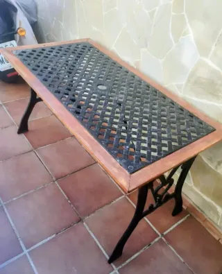 Conjunto de mesa y bancos exterior madera y metal