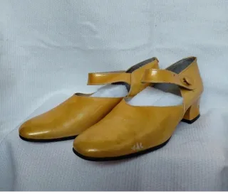 Sapatos vintage amarelo verniz 38