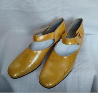 Sapatos vintage amarelo verniz 38