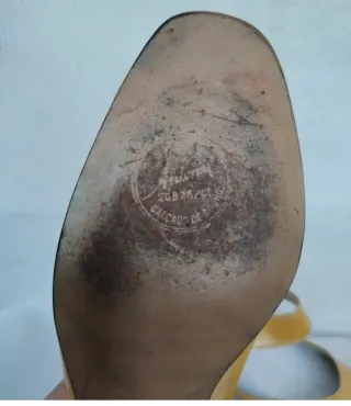 Sapatos vintage amarelo verniz 38