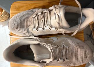 Nike Zoom Pegasus 41 Talla 43 Beige/Dorado