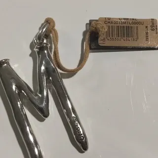 Colgante Letra M Uno de 50 Plata