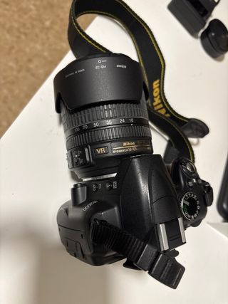 Cámara Nikon D3000 con objetivo 18-105mm AS-F