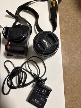 Cámara Nikon D3000 con objetivo 18-105mm AS-F