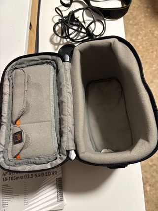 Cámara Nikon D3000 con objetivo 18-105mm AS-F