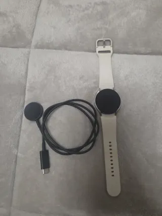 Reloj Samsung Beige y Plateado